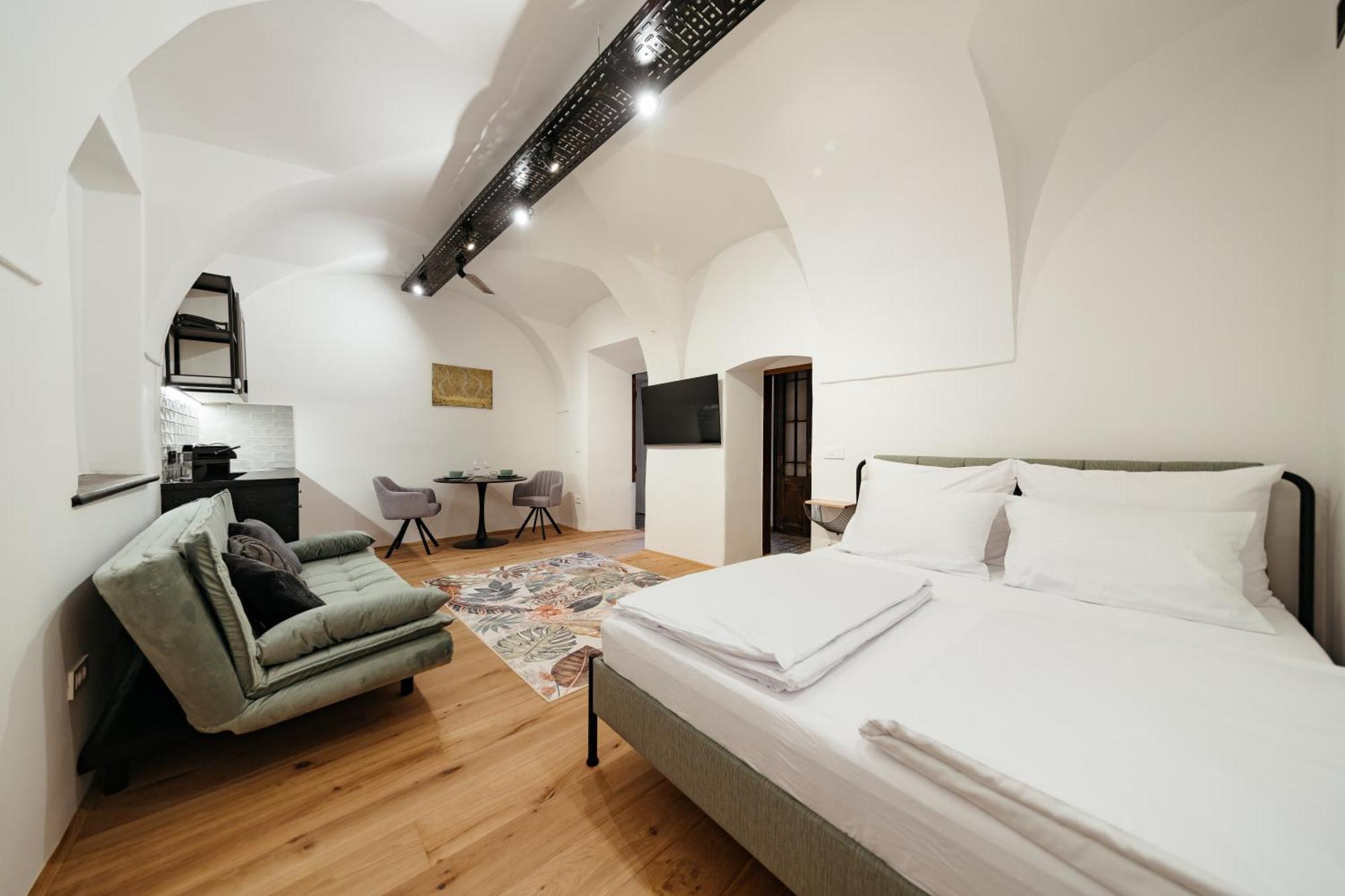 Main Square Apartments & Rooms Maribor Buitenkant foto